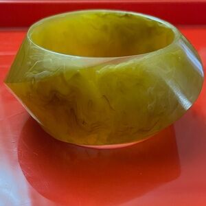 SASSY JONES Bangle. Yellow/Gold. Curvy-girl friendly.